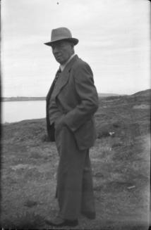 Untitled (man in suit and hat)