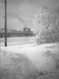 Untitled (view of Broadway Bridge and Hotel Bessborough in winter)