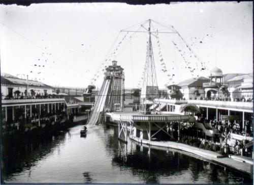 "The Chutes" park on Haight Street in San Francisco (1905)