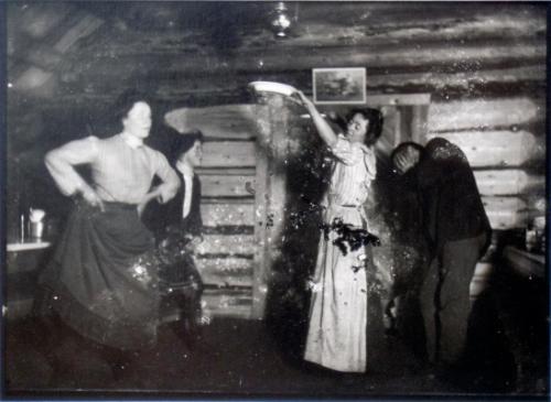 Anne and Rose Williams play “kick the plate” with Mattie and Will Gunterman, Nettie L. mine, Ferguson, BC