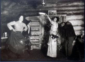 Anne and Rose Williams play “kick the plate” with Mattie and Will Gunterman, Nettie L. mine, Ferguson, BC