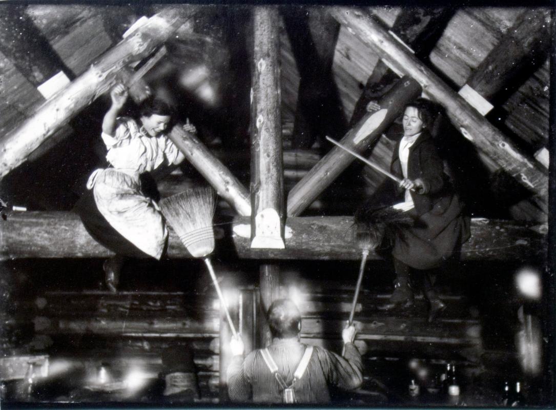 Nettie-L Mine / Rose Williams and Mattie in the Rafters (c.1902)