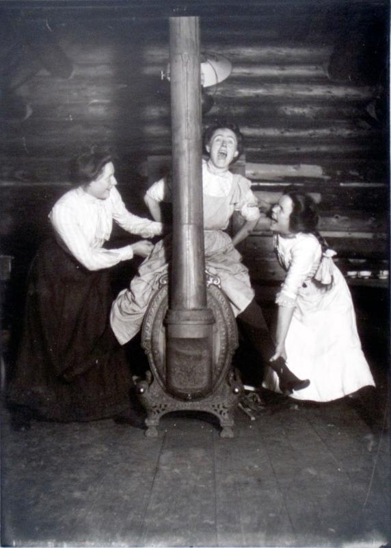 Anne Williams, Mattie, and Rose Williams, Nettie L. mine, Ferguson, BC