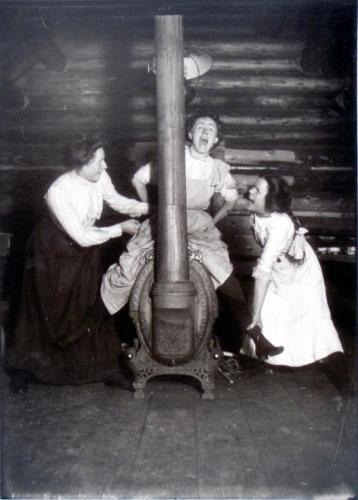 Anne Williams, Mattie, and Rose Williams, Nettie L. mine, Ferguson, BC