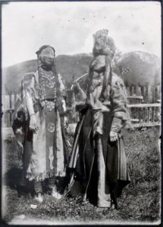 Mattie Gunterman & Alice Porter in the costumes they wore to the Comaplix masquerade ball, Beaton (1909)