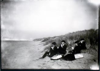 The Guntermans having lunch on San Francisco's Ocean Beach (1905)