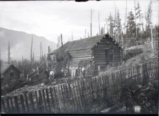 Will and Henry Gunterman in front of the Gunterman’s home, Beaton, BC