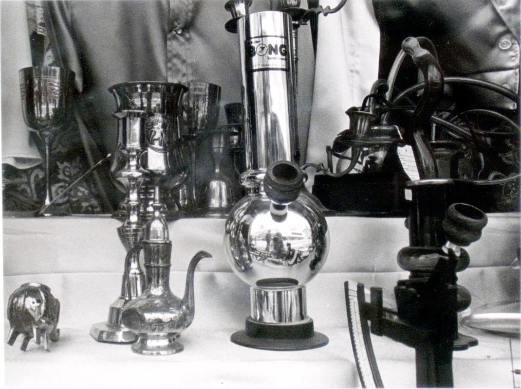Window Display "Bong"