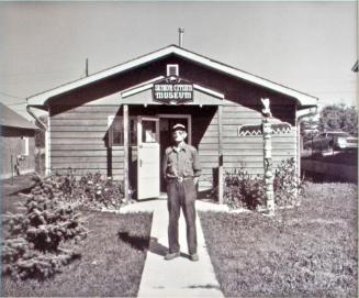 Jalmer Johnson in front of the Senior Citizen's Museum, Big River, 1981