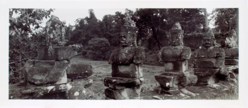 Angkor Wat, Angkor Thom (alley of giants facing south)