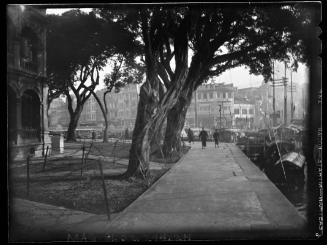 Untitled (walkway along harbour)