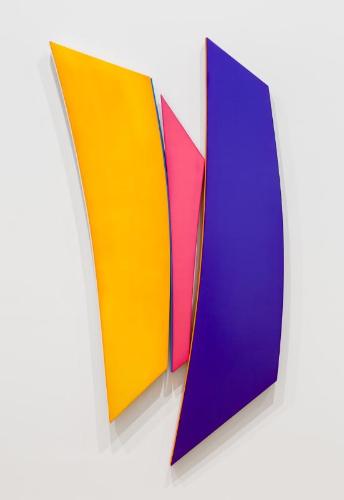 © ESTATE OF KENNETH NOLAND / VAGA at Artists Rights Society (ARS), New York / SOCAN, Montréal (…
