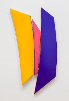 © ESTATE OF KENNETH NOLAND / VAGA at Artists Rights Society (ARS), New York / SOCAN, Montréal (…